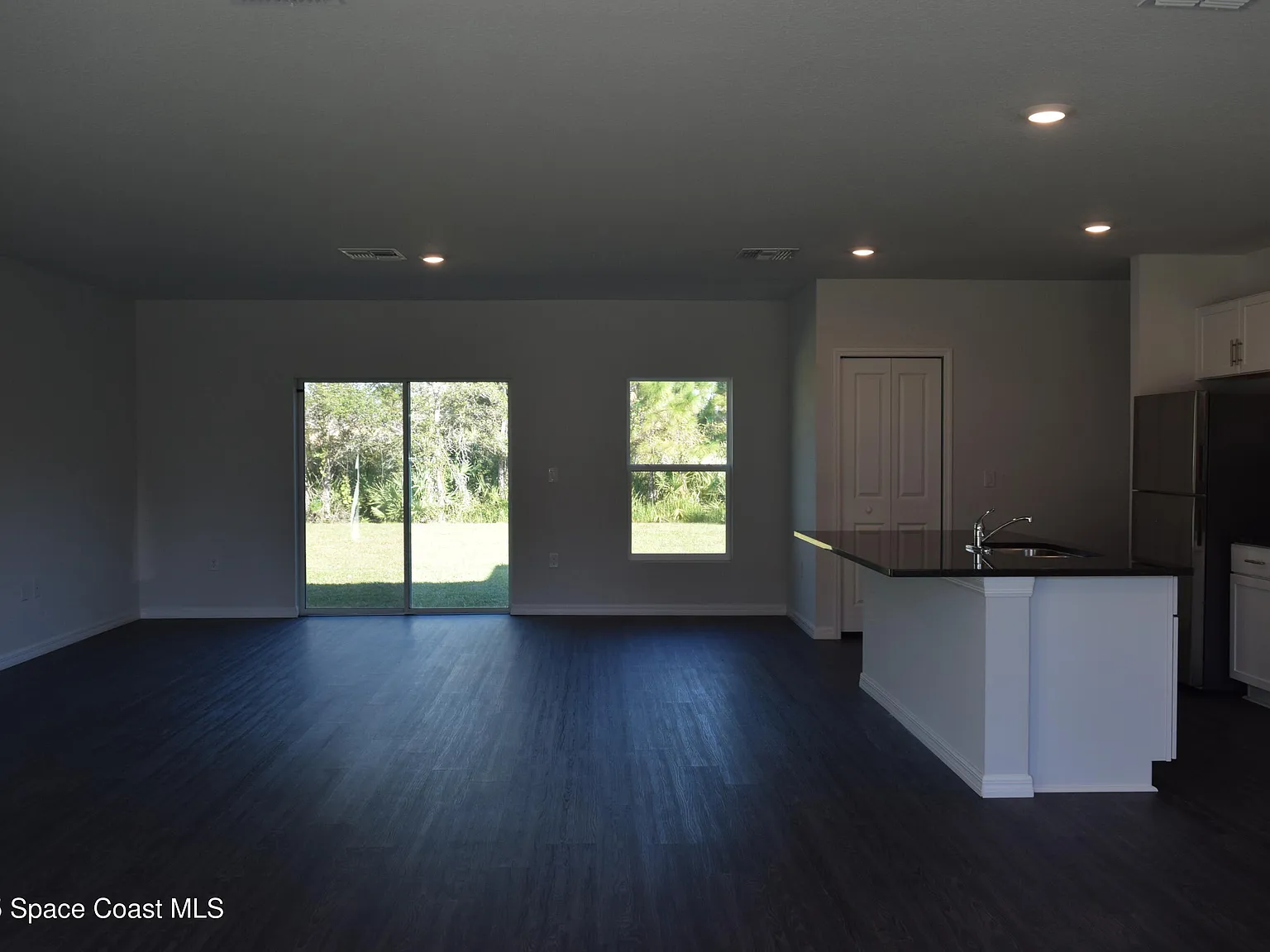 3 bed, 2.0 bath, 1663 sqft, $2,200 — Photo 4