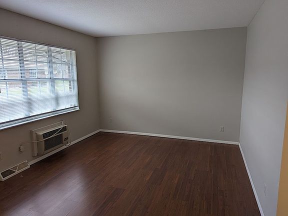 2nd image of 314 Maumee Ln #A