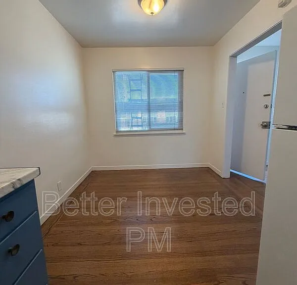 2400 39th Ave #9 — Photo 2