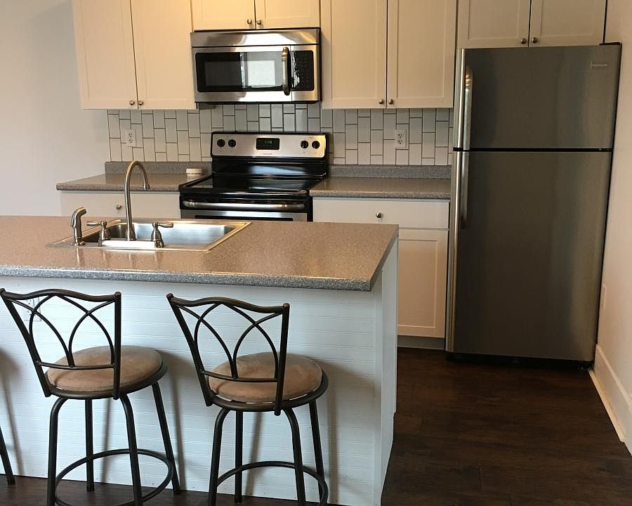 1st image of 125 Bedford St #2