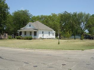 902 Whittier St, Emporia, KS 66801