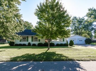 609 Redbud Ln, Greenfield, IN