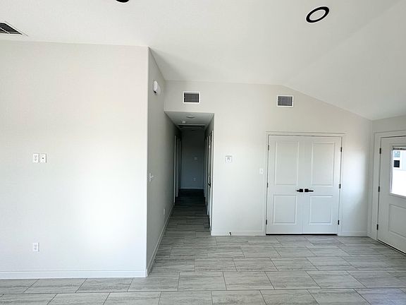 5th image of 138 Gillian Dr