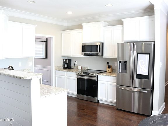 2nd image of 2851 Southwinds Cir