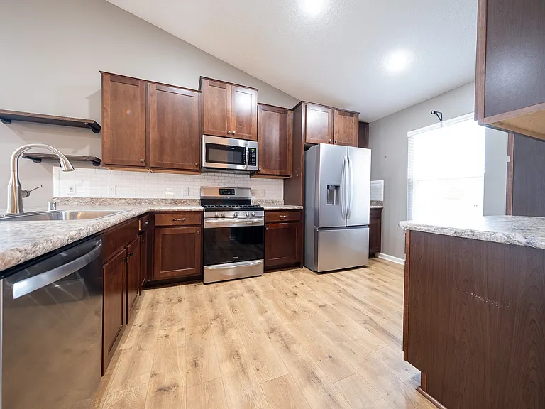 15141 Emory Cir — Photo 3
