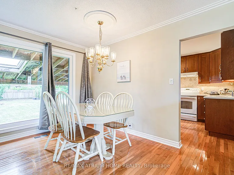 134 Fairglen Ave — Photo 17