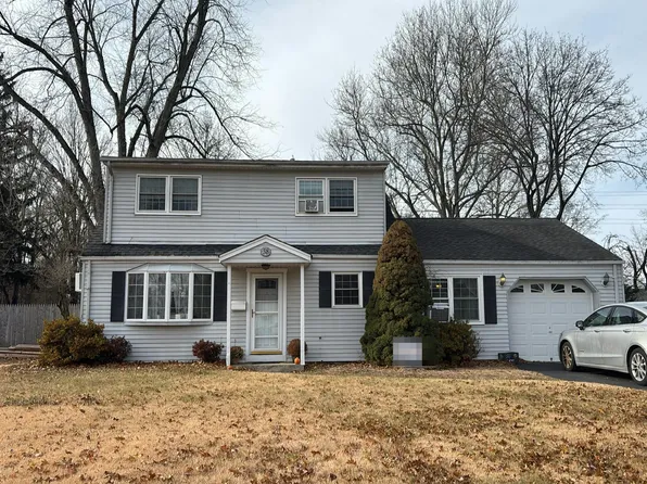 38 Village Rd, Pompton Plains, NJ 07444