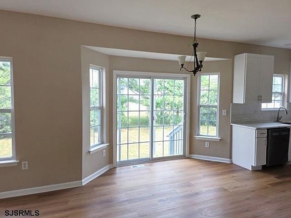 5th image of 354 Elton Ln