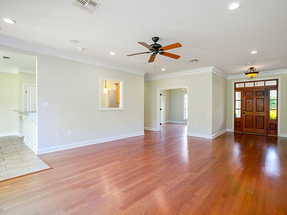 5th image of 13 Hartford Ct