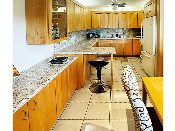 3rd image of 322 Richmond C #322