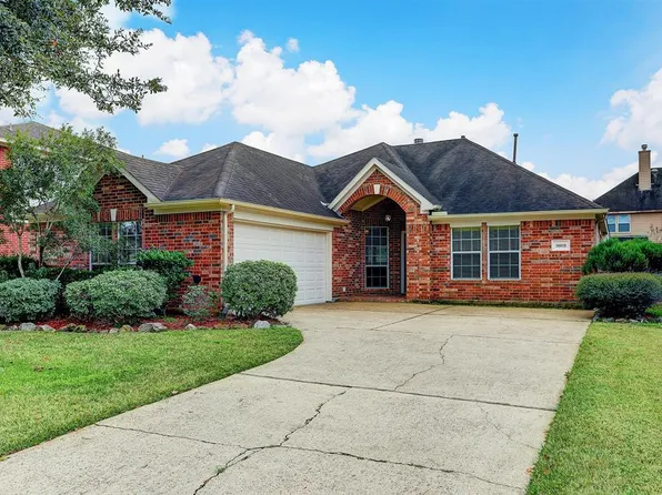 10018 Hidden Falls Dr, Pearland, TX 77584