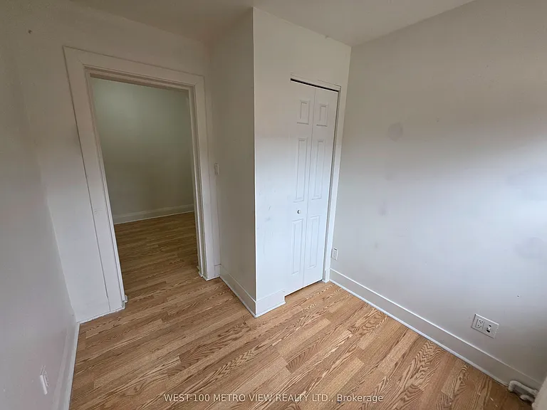 1733 Dufferin St — Photo 8