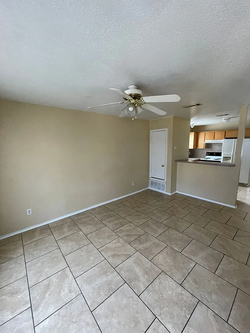 4404 Abigail — Photo 2