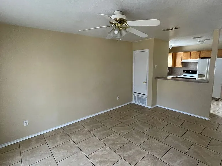4404 Abigail — Photo 2