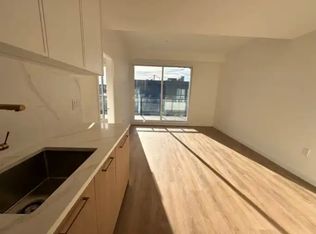 600 Rochester Ave #1A, Coquitlam, BC V3K2X3