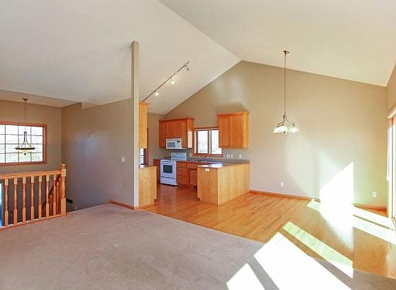 5th image of 15860 Farnham Ave N