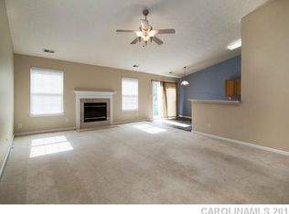 9810 Avensong Crossing Dr, Charlotte, NC 28215