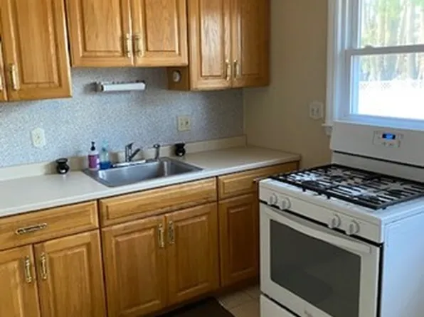 50 Neillian St #1, Bedford, MA 01730