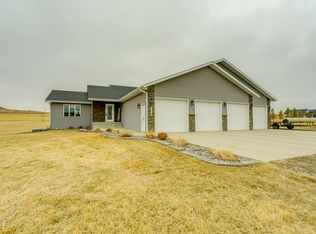 13918 Saddlehorn Dr, Bismarck, ND 58503
