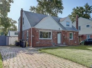 31 Rector Ct, Bergenfield, NJ 07621