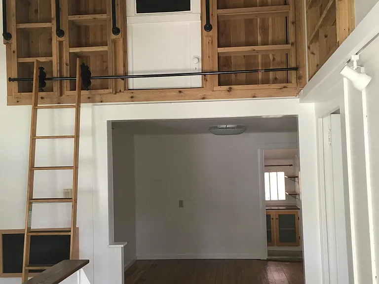 207 Logan Ave — Photo 3