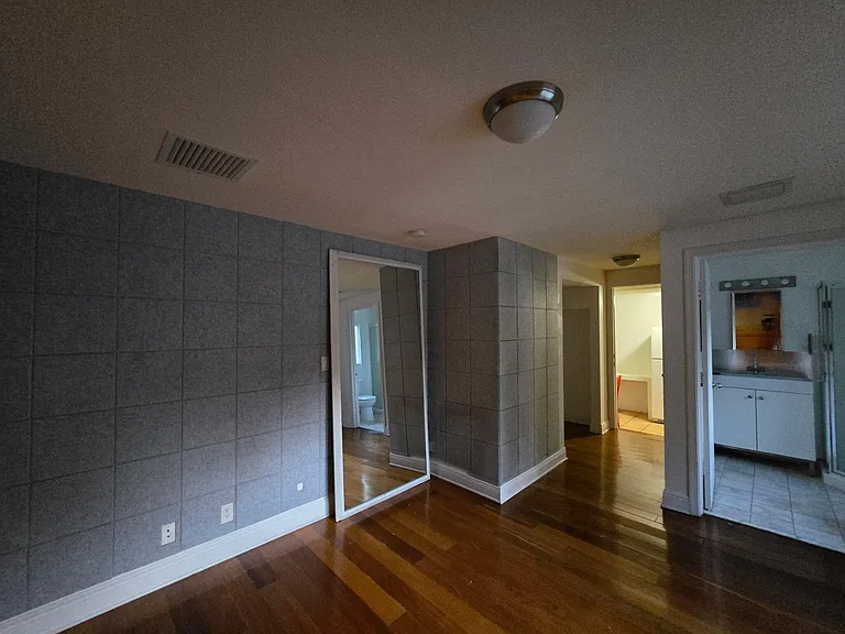 1922 Garfield St #1 — Photo 10