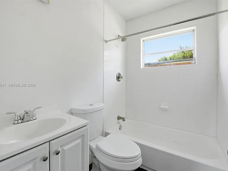 7512 NW 1st Ave #7512 — Photo 7