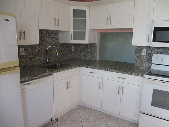 4th image of 1401 NE Miami Gardens Drive #488