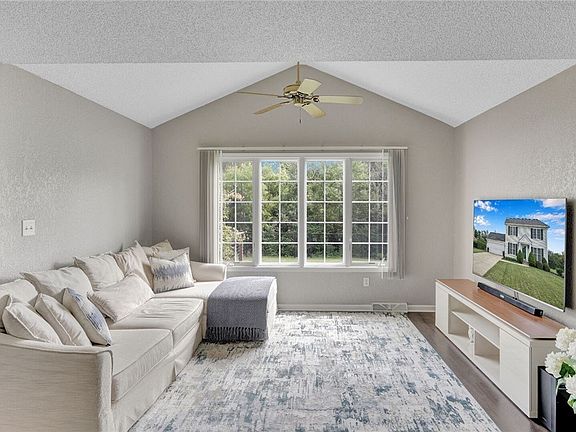 3rd image of 48 Cedarbrook Dr