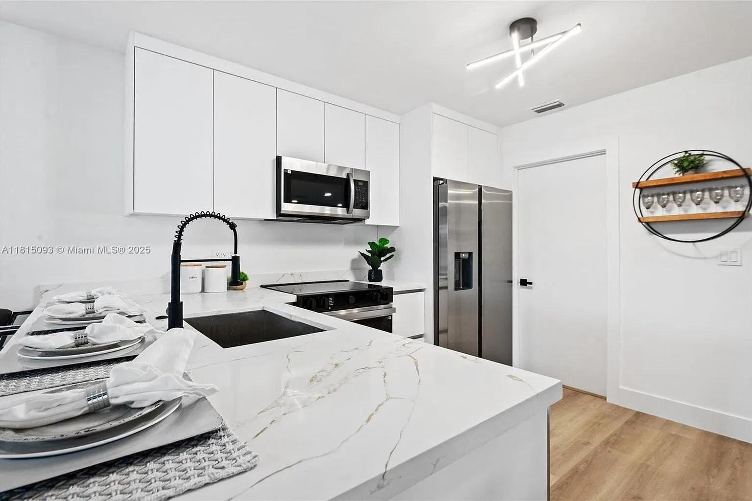 3 bed, 1564 sqft, $5,500 — Photo 2