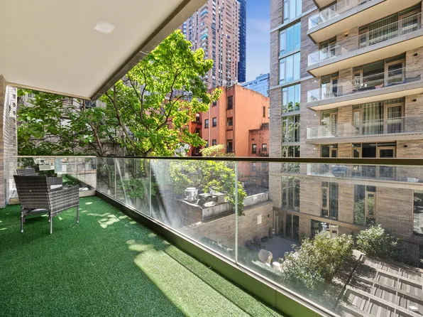 505 West 43rd Street image 24 of 30