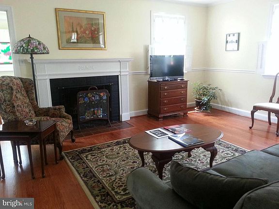 Main living room w/ fireplace