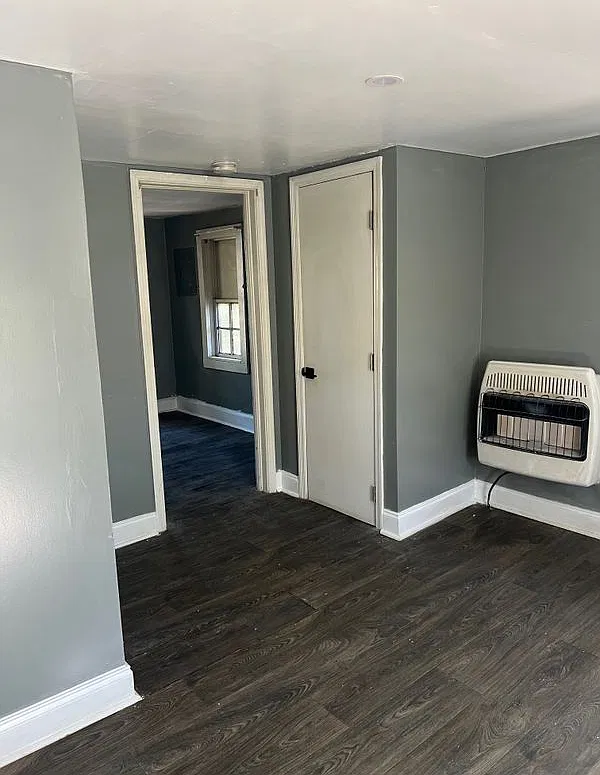 Studio, 1.0 bath, 425 sqft, $650 — Photo 3