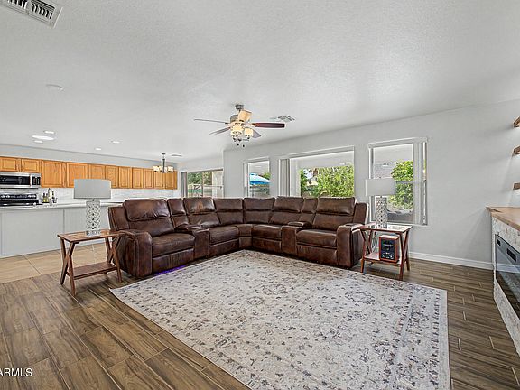 3rd image of 3648 E CAMDEN Avenue