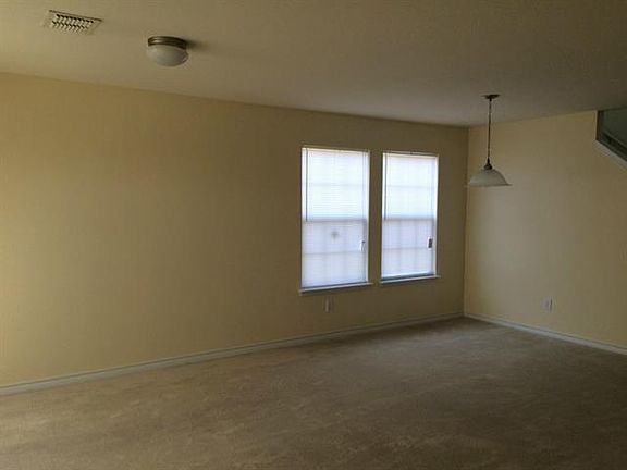 3rd image of 3131 Dusty Oak Dr
