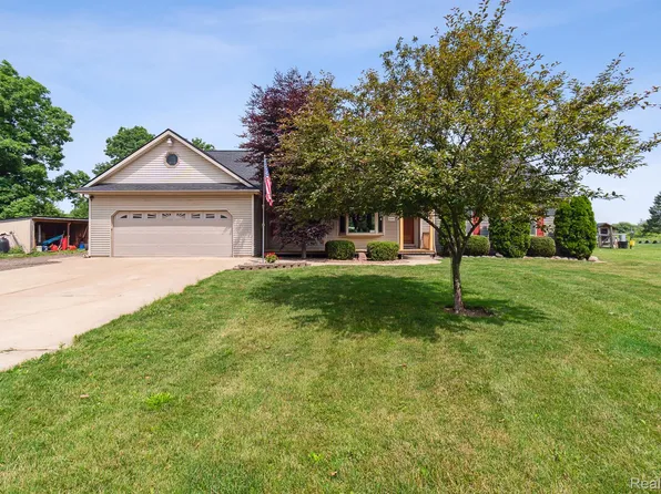 4136 Warner Rd, Howell, MI 48855