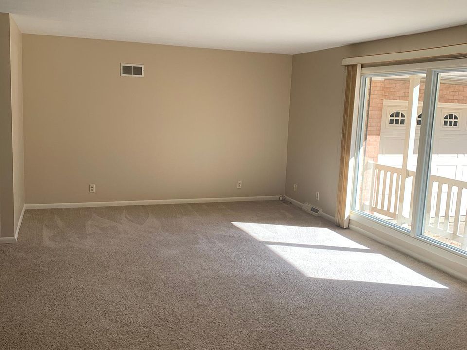 1st image of 429 E Woodlawn Pl