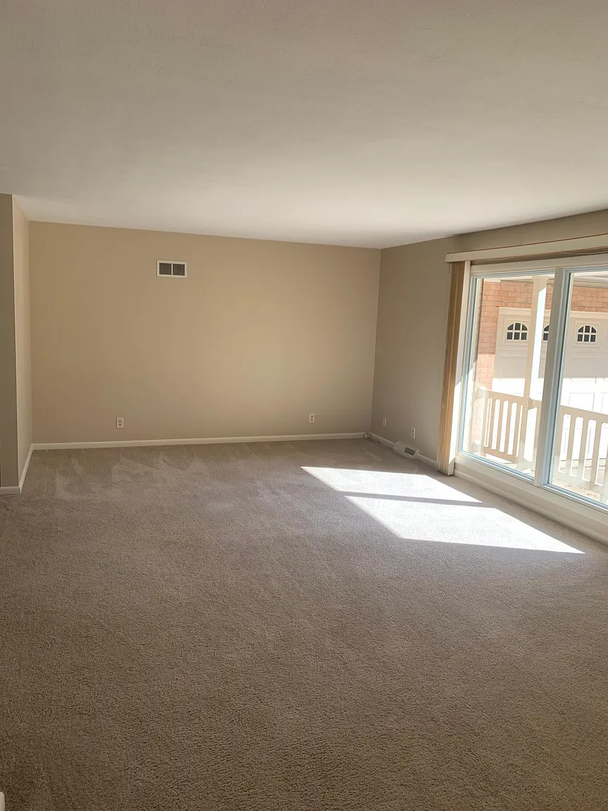 429 E Woodlawn Pl photo 1
