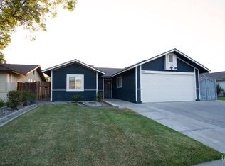 6001 Stone Bridge Ln, Bakersfield, CA 93313