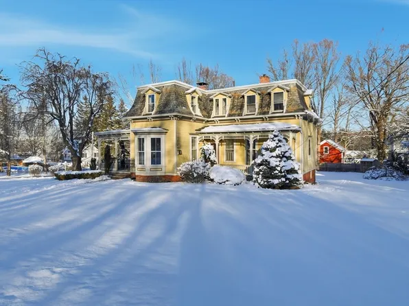 36 Maple St, Wilbraham, MA 01095