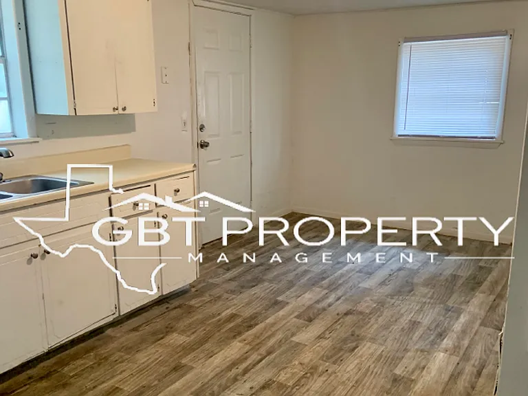 1539 Maple Ave — Photo 7
