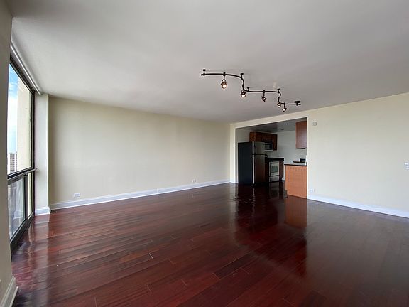 5th image of 4343 N Clarendon Ave APT 2715