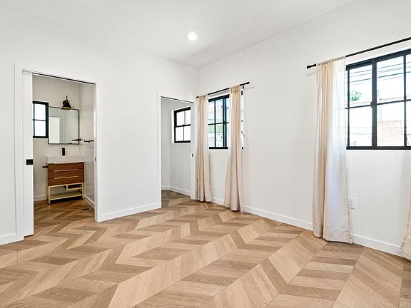 4th image of 1233 N Citrus Ave #1233