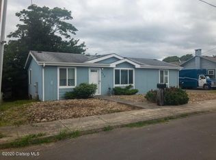 828 9th Ave, Seaside, OR 97138