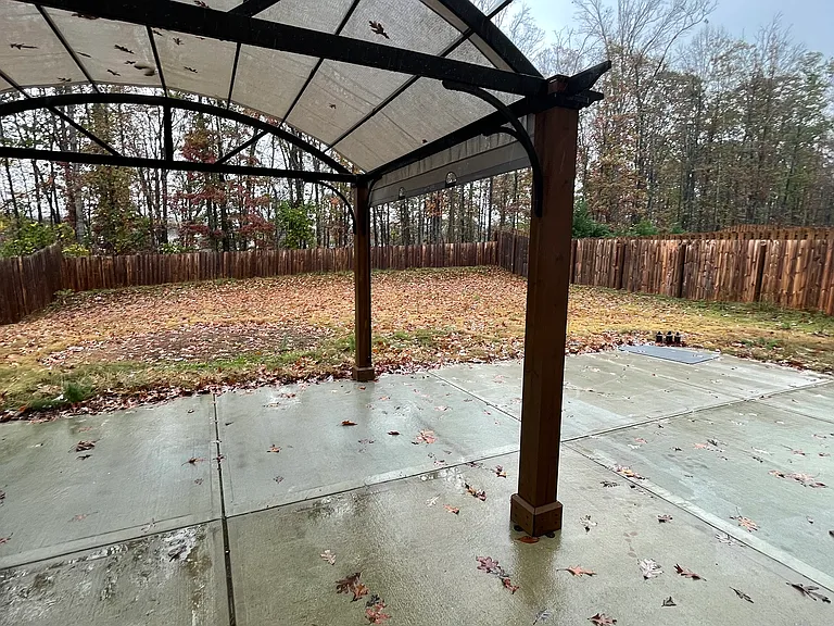 918 Rockleigh Dr — Photo 4