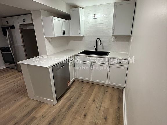 3rd image of 4241 S Calumet Ave #G