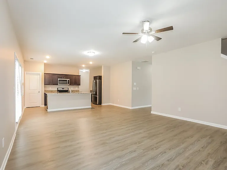 1091 Coldwater Dr — Photo 6
