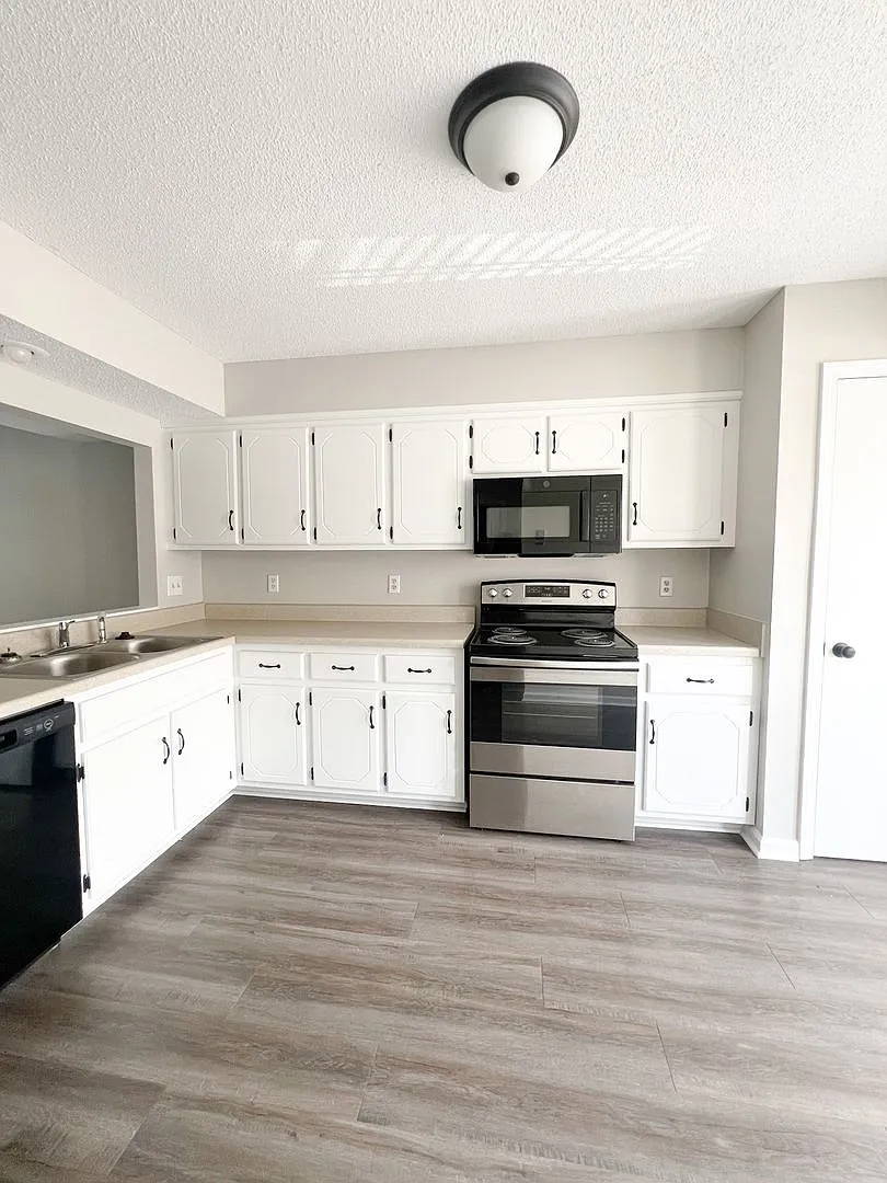 1232 Parkway Pl — Photo 4