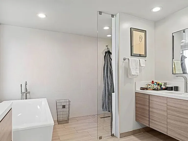615 6th Ave #1/2 — Photo 14