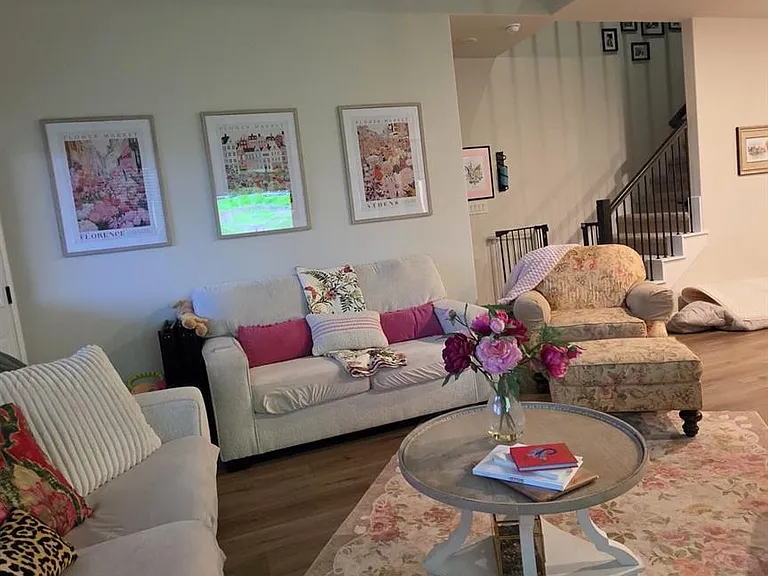 221 Travis Ln — Photo 9